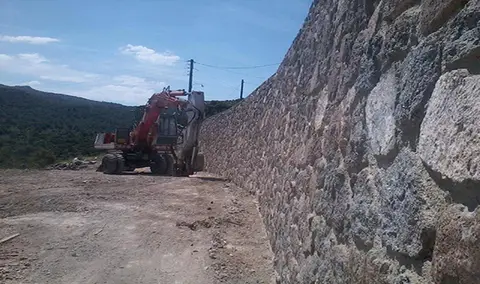 Εκσκαφή σε βραχώδες έδαφος