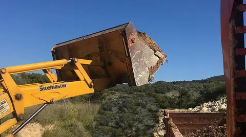 Καθαρισμός οικοπέδου με μηχάνημα μικροτεμαχισμού